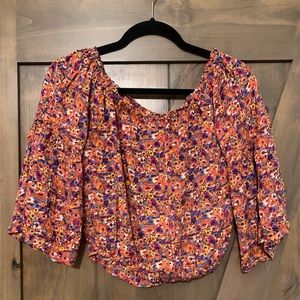 Forever 21 floral top. Brand new. Never worn. Make me an offer :)